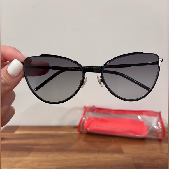 Marc by Marc Jacobs Black Cat Eye Sunglasses w/ Red Case 100% Authentic Women's - Picture 11 of 16